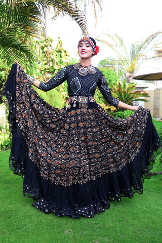 Black embroidery skirt with gold bindi border