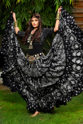 Block print Assuit pattern skirt Oriental Border Black/Silver