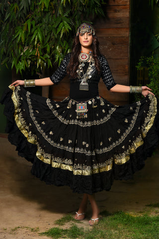 Black skirt with gold embroidery gold Border